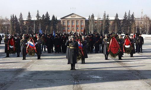 Новосибирцы почтили память воинов-сибиряков на Монументе Славы