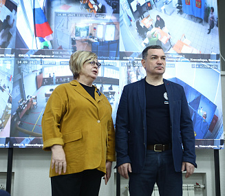 Мэр Кудрявцев посетил центр наблюдения за выборами в Новосибирске