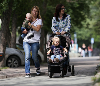 Многодетные семьи получат от 2000 до 10 000 рублей к новому учебному году
