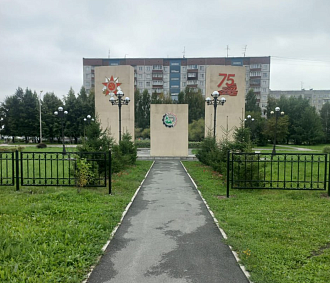 Кованое ограждение установили в сквере «Белый сад» в Новосибирске