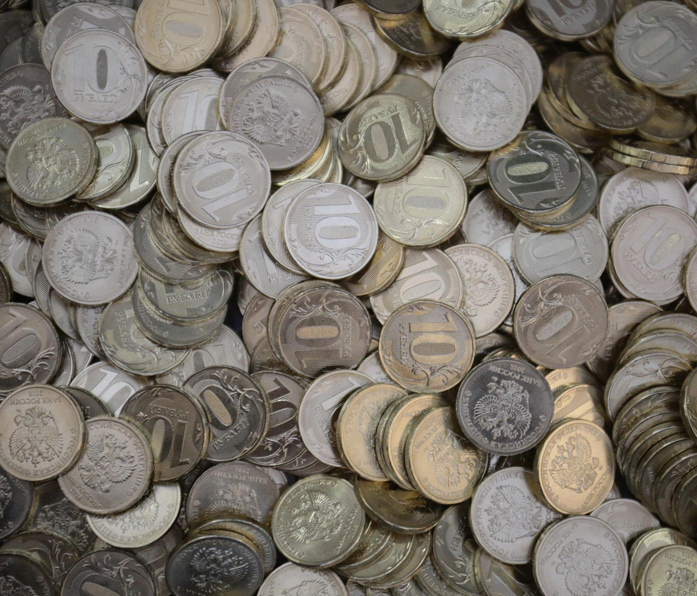 Фальшивую пятирублёвую монету обнаружили в новосибирском банке