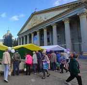 «Ждали целый год»: с пирогами и песнями открыли ярмарку дружбы