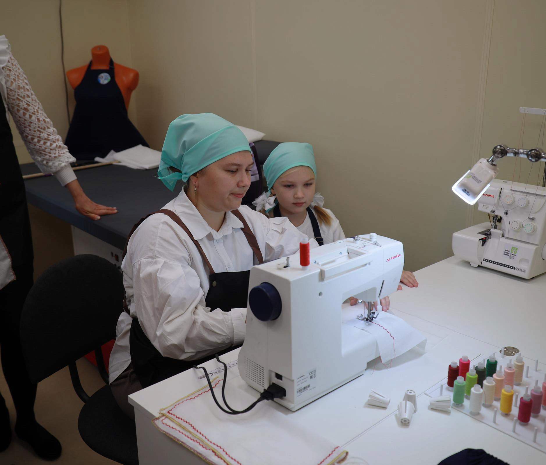 В «Олесе» открыли семейные мастерские: там учат шитью, дизайну и бизнесу