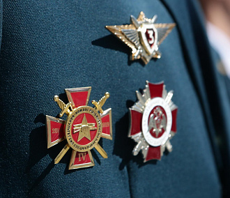 Будущие бойцы Росгвардии приняли присягу у Вечного огня в Новосибирске