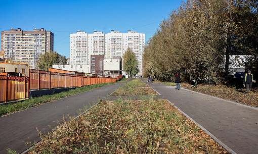 Пустующий участок у детсада на Родниках превратили в бульвар для прогулок