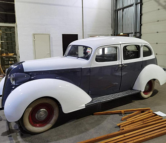 «Чайка» и 2 американца: ретроавто выставил на продажу новосибирский музей