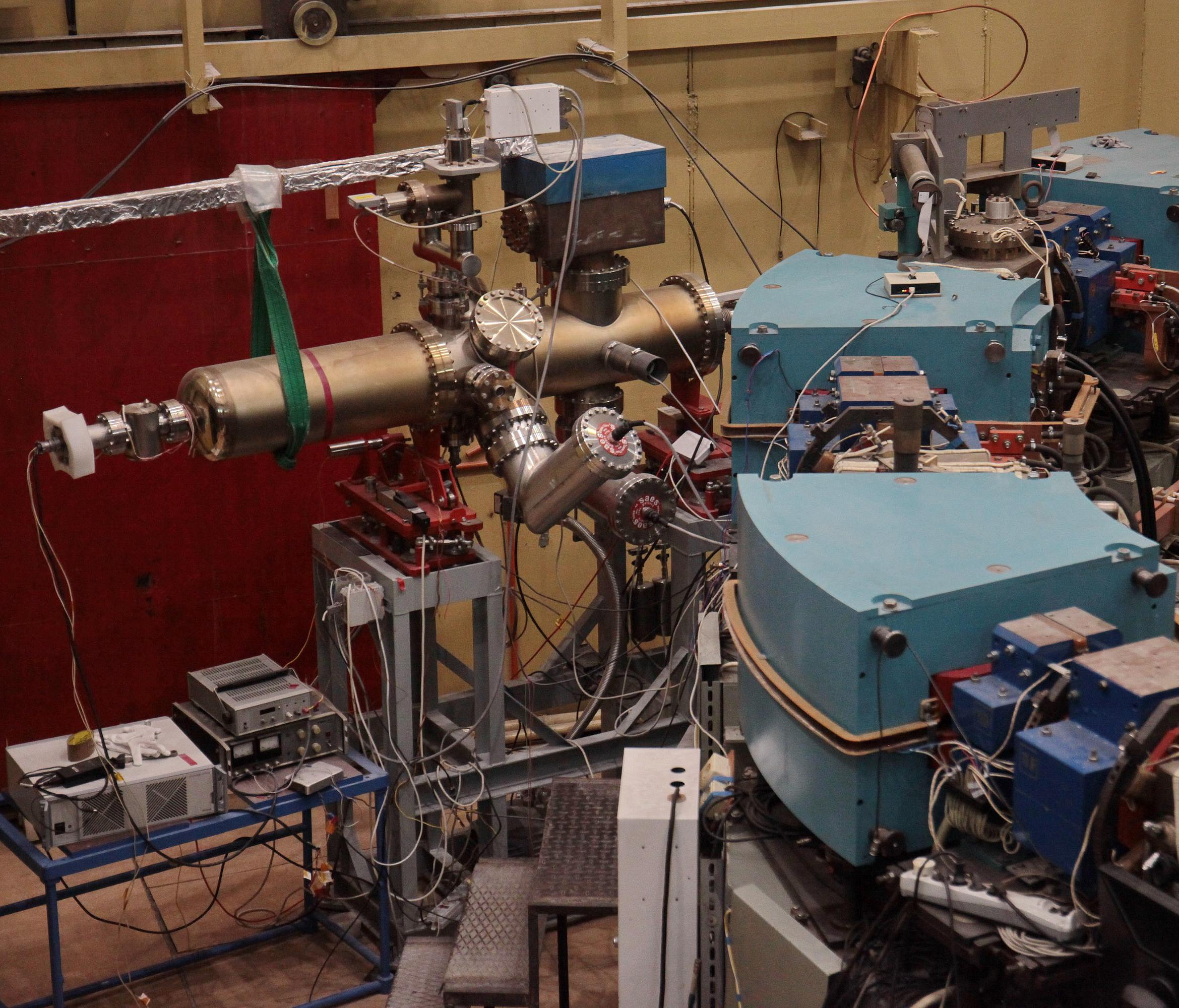 Два кольца, два конца: эксперименты учёных на коллайдере в Академгородке