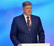 Полпред Серышев открыл работу стенда «Большая Сибирь» на ПМЭФ
