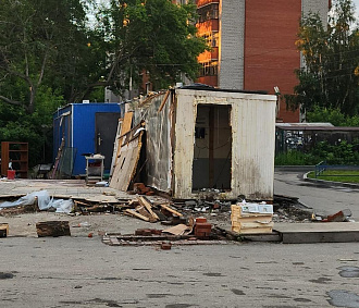 Суд признал законным снос киоска у школы на Хилокской