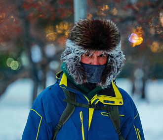 Глаза мёрзнут, лицо отваливается: как новосибирцы переносят стужу января