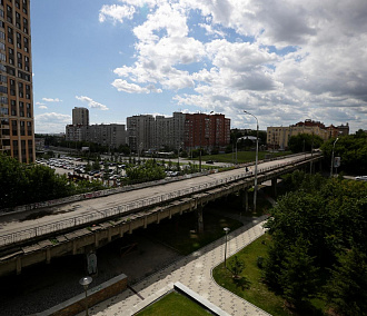 Скамьи, фонари и плитка: в Новосибирске обновят старейший пешеходный мост