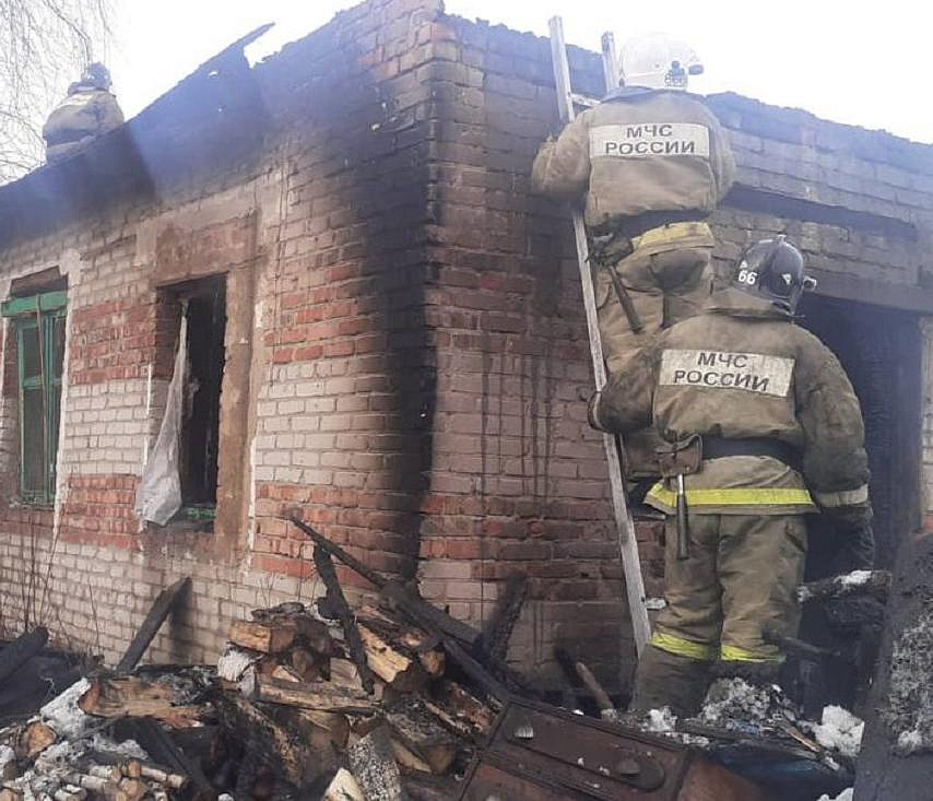 Двое маленьких детей погибли в пожаре под Новосибирском