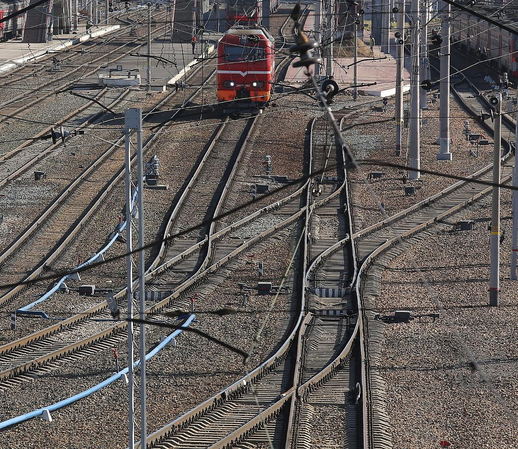 Грузовой поезд насмерть сбил 51-летнего мужчину под Новосибирском