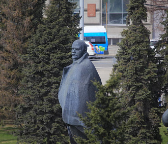 Двухметровую статую Ленина продают за 700 тысяч в Новосибирске