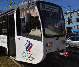 Олимпийский вагон появился у трамвая №13 в Новосибирске