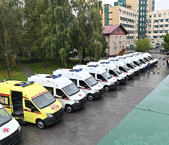 23 новых автомобиля получили бригады скорой помощи в Новосибирске