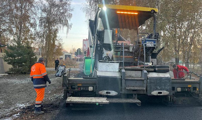 Школьный тротуар и парковку заасфальтировали в Бронном переулке