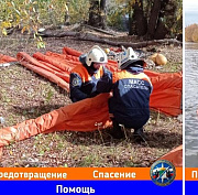 Плавучие преграды выставили на Оби из-за разлившегося рапсового масла