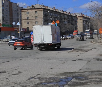 Полторы сотни выбоин на дорогах Новосибирска отремонтируют по гарантии