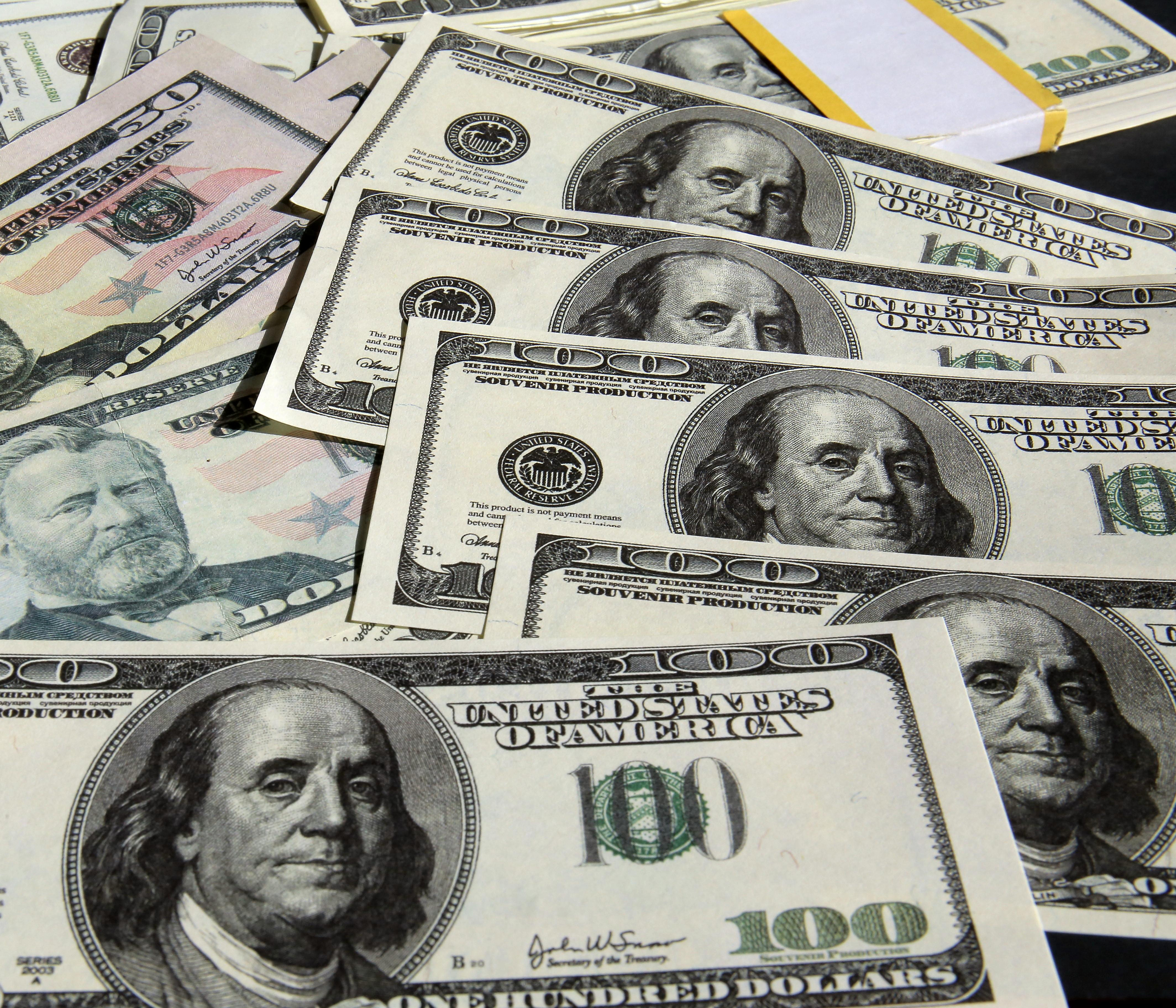 Банк России снимет ограничения на переводы валюты за рубеж