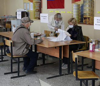 Первый день выборов в Новосибирске: репортаж с одного из участков