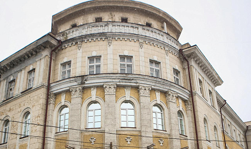 Ничего себе ампир: ходим по Академии искусств в новосибирском ДК Попова