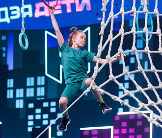 10-летняя скалолазка из Новосибирска участвует в шоу «Суперниндзя» на СТС