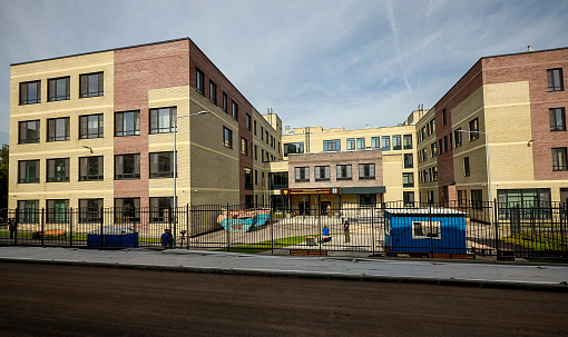Новую школу с отдельным спортблоком в Стрижах осмотрел мэр Кудрявцев