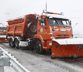 Около 500 снегоуборочных машин чистят улицы Новосибирска