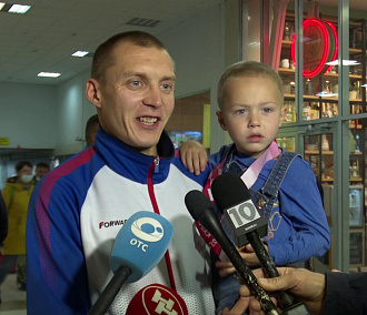 «Безумно, супер!»: паралимпийца Кулятина встретили в Новосибирске