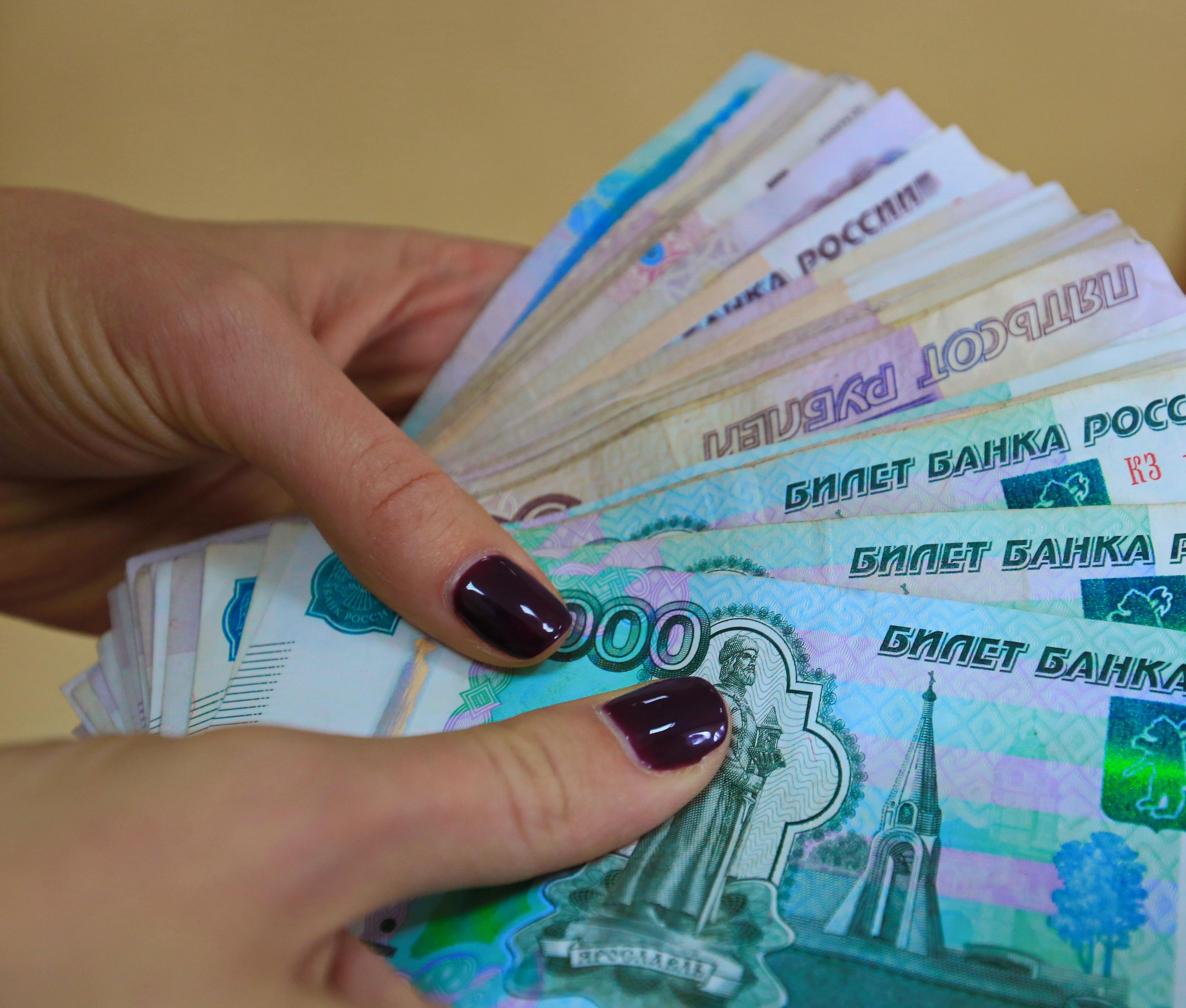 Зарплаты новосибирским бюджетникам повысят на 10% из-за инфляции