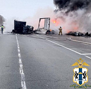 Три грузовика сошлись в ДТП на трассе в Новосибирской области