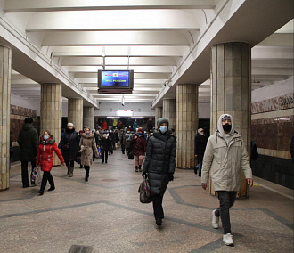 Потеют, но терпят: как соблюдают масочный режим в метро Новосибирска
