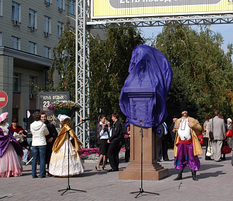 Третьим будешь: памятник Ломоносову установят в Академгородке