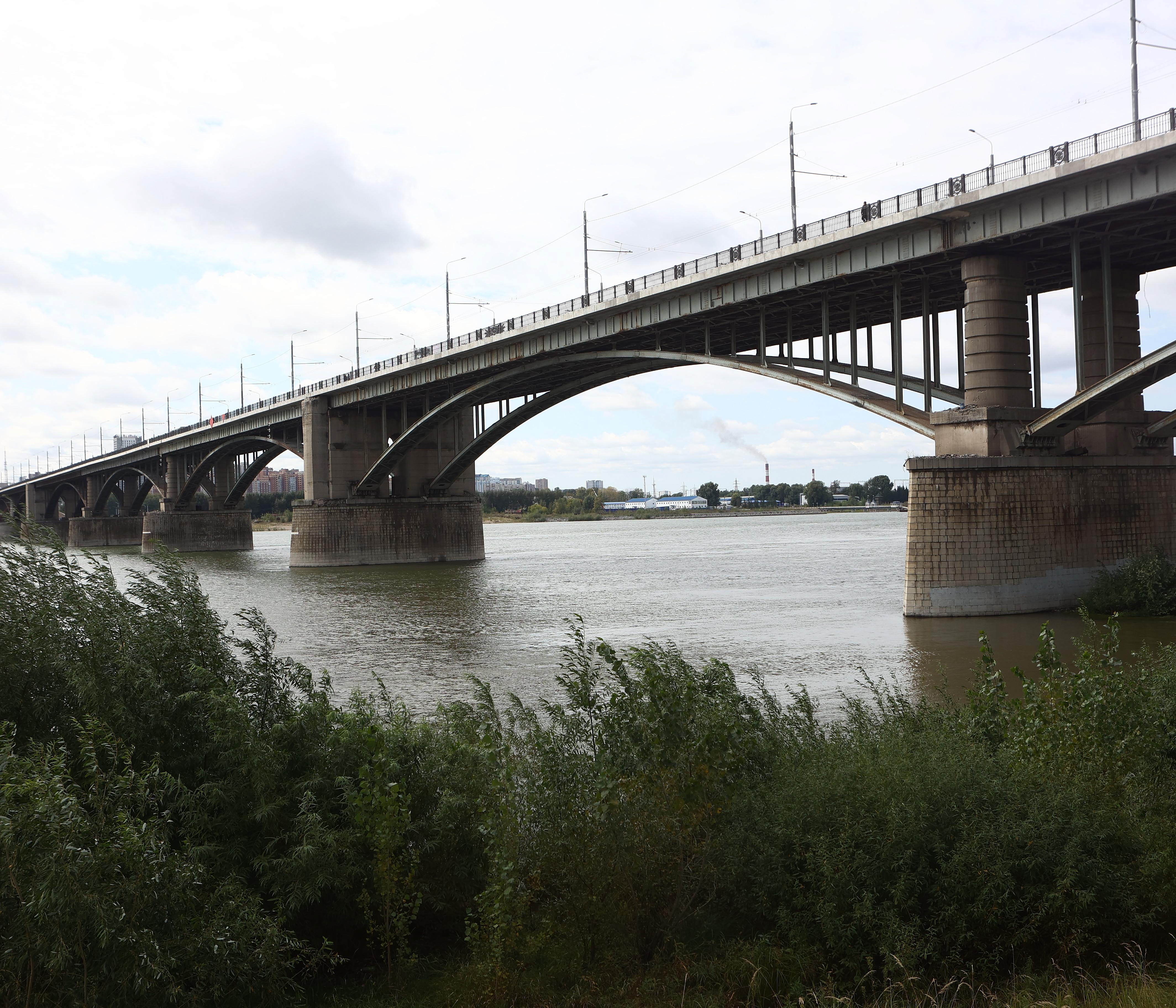 Этапы завершения ремонта Октябрьского моста назвали в мэрии Новосибирска