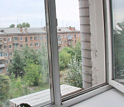 В Новосибирской области за сутки двое малышей выпали из окон многоэтажек