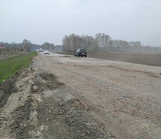 Большегрузы разбили дорогу на Барышево — когда её отремонтируют