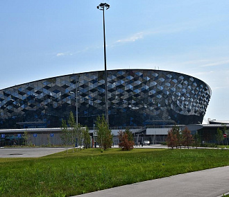 Самый большой за Уралом ледовый дворец готовят к открытию в Новосибирске