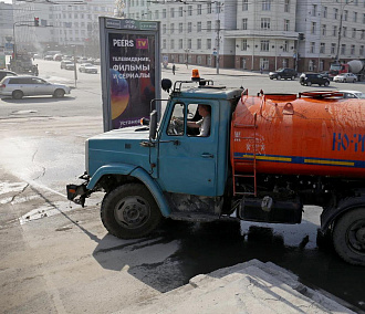Новосибирские дороги моют специальным шампунем для борьбы с пылью