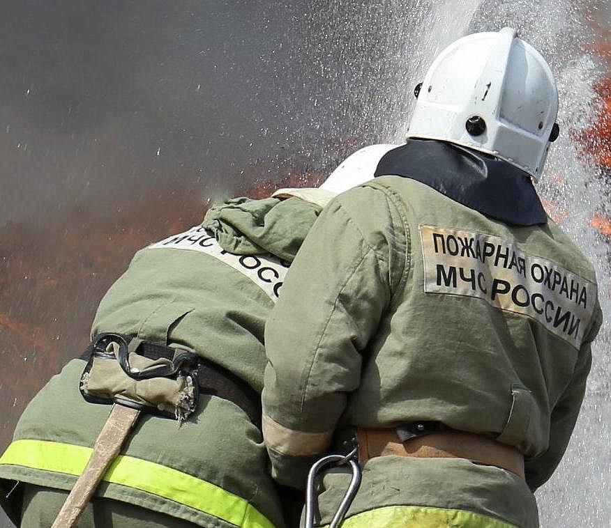 Пожарные спасли новосибирца, потерявшего сознание в угарном дыму