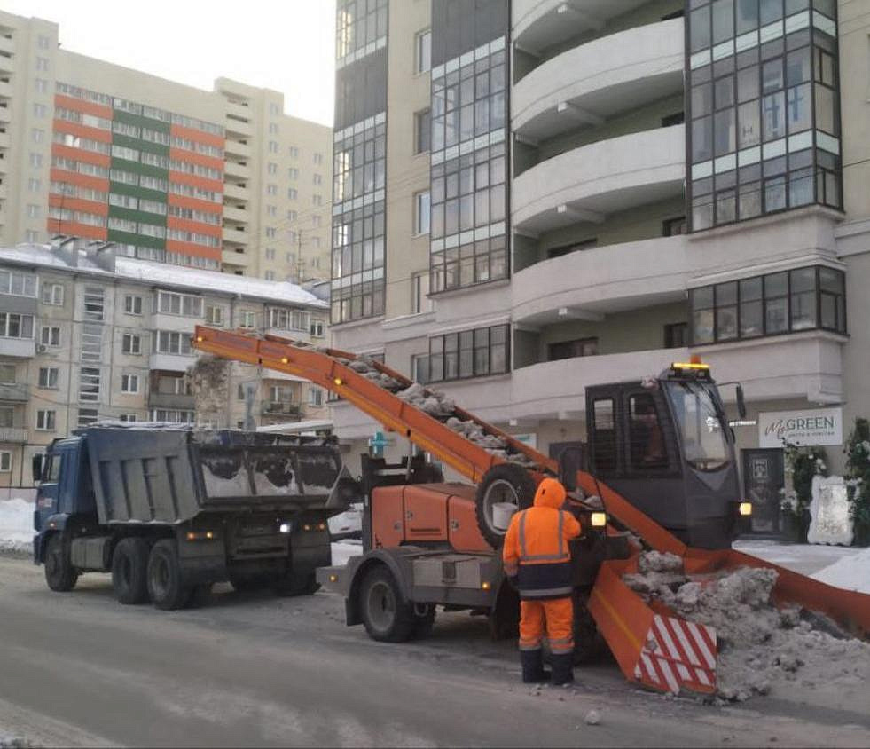 Тысячи КамАЗов снега вывезли из Новосибирска за минувшие трое суток