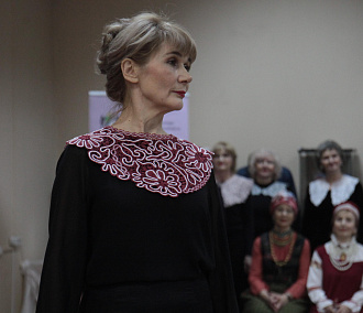 Модницы 54+ показали дефиле с мехом и кружевом в Новосибирске