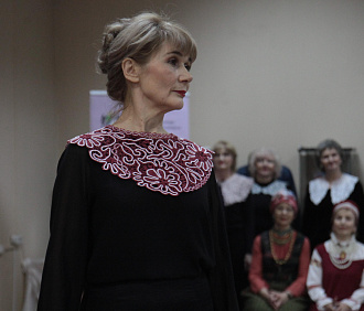 Модницы 54+ показали дефиле с мехом и кружевом в Новосибирске