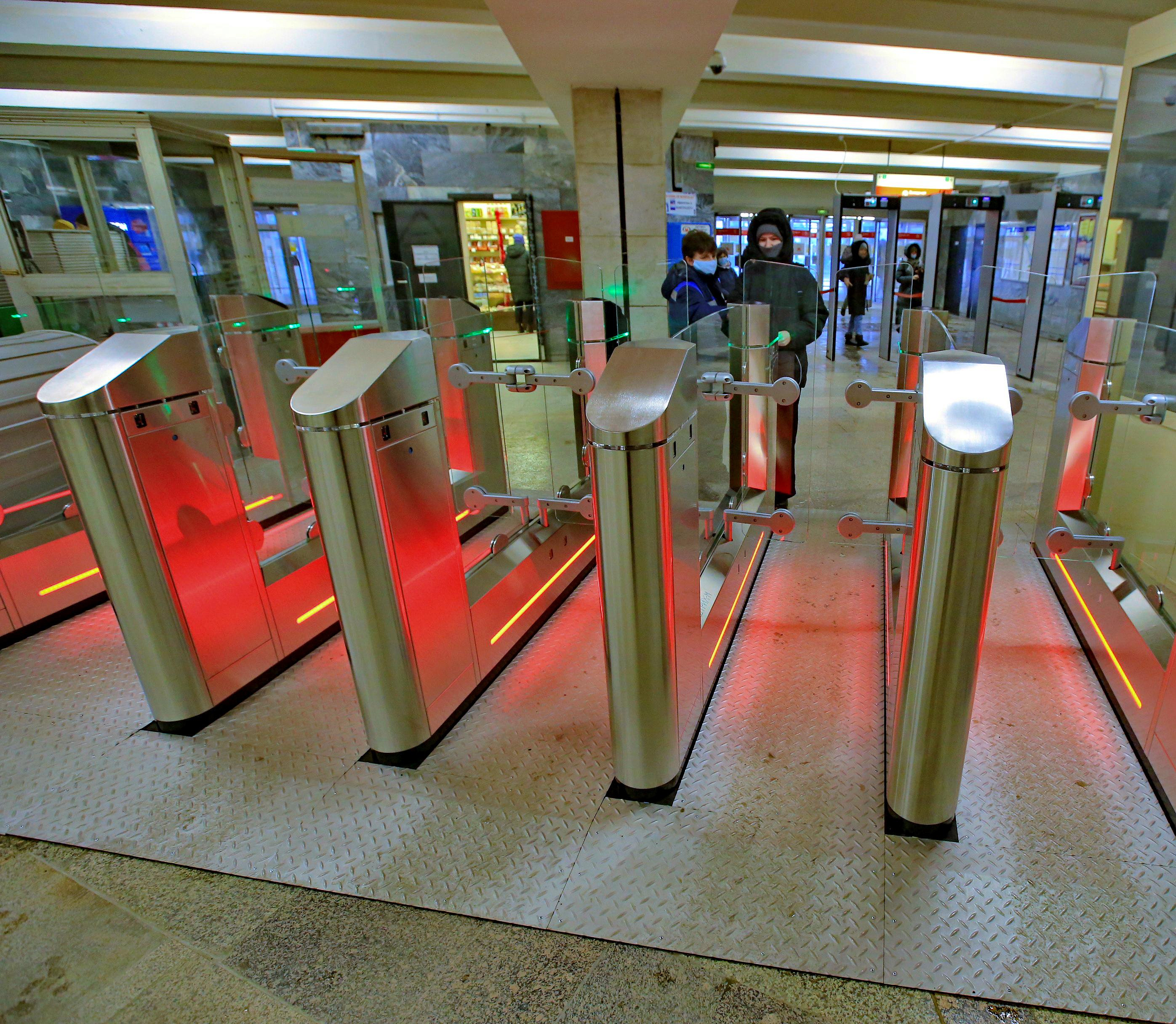 В метро Новосибирска ввели новые правила оплаты MasterCard и Visa