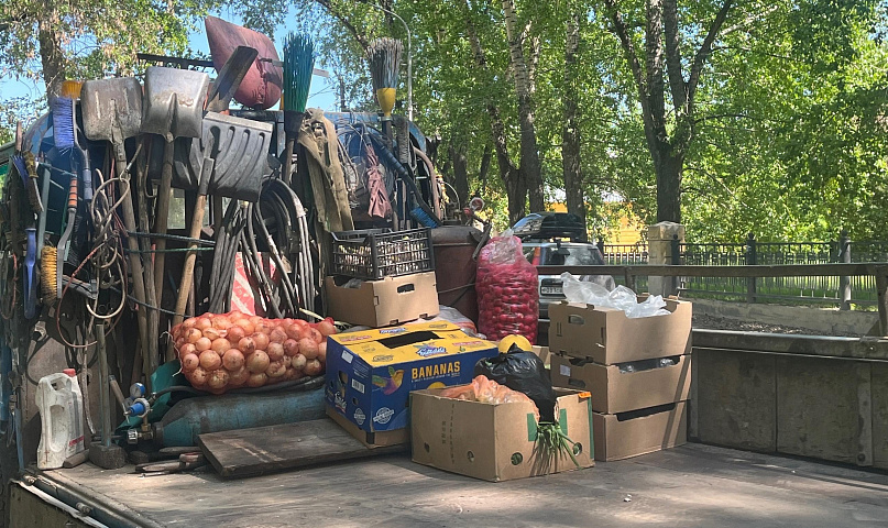 Не автолавка, а весёлый фрукт: на Беловежской свернули уличный прилавок