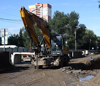 Ремонт построенной в 1953 году теплосети проконтролировал мэр Кудрявцев
