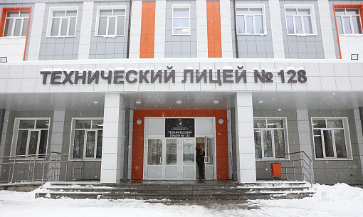 Как ремонтируют технический лицей в Первомайке — проверил мэр Кудрявцев