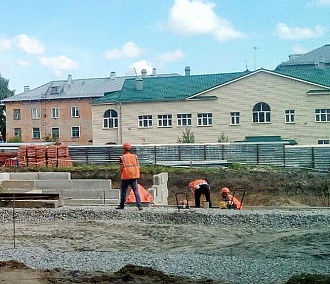 Сразу два детских сада начали строить на Расточке в Новосибирске