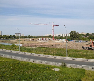 Комплекс с бассейном строят у развязки Бугринского моста на Ватутина