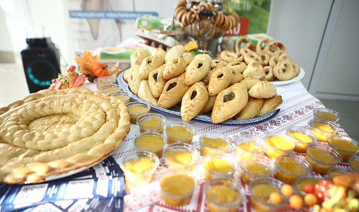 Груздянка и сердечные оладьи: еду из русских сёл отведали новосибирцы